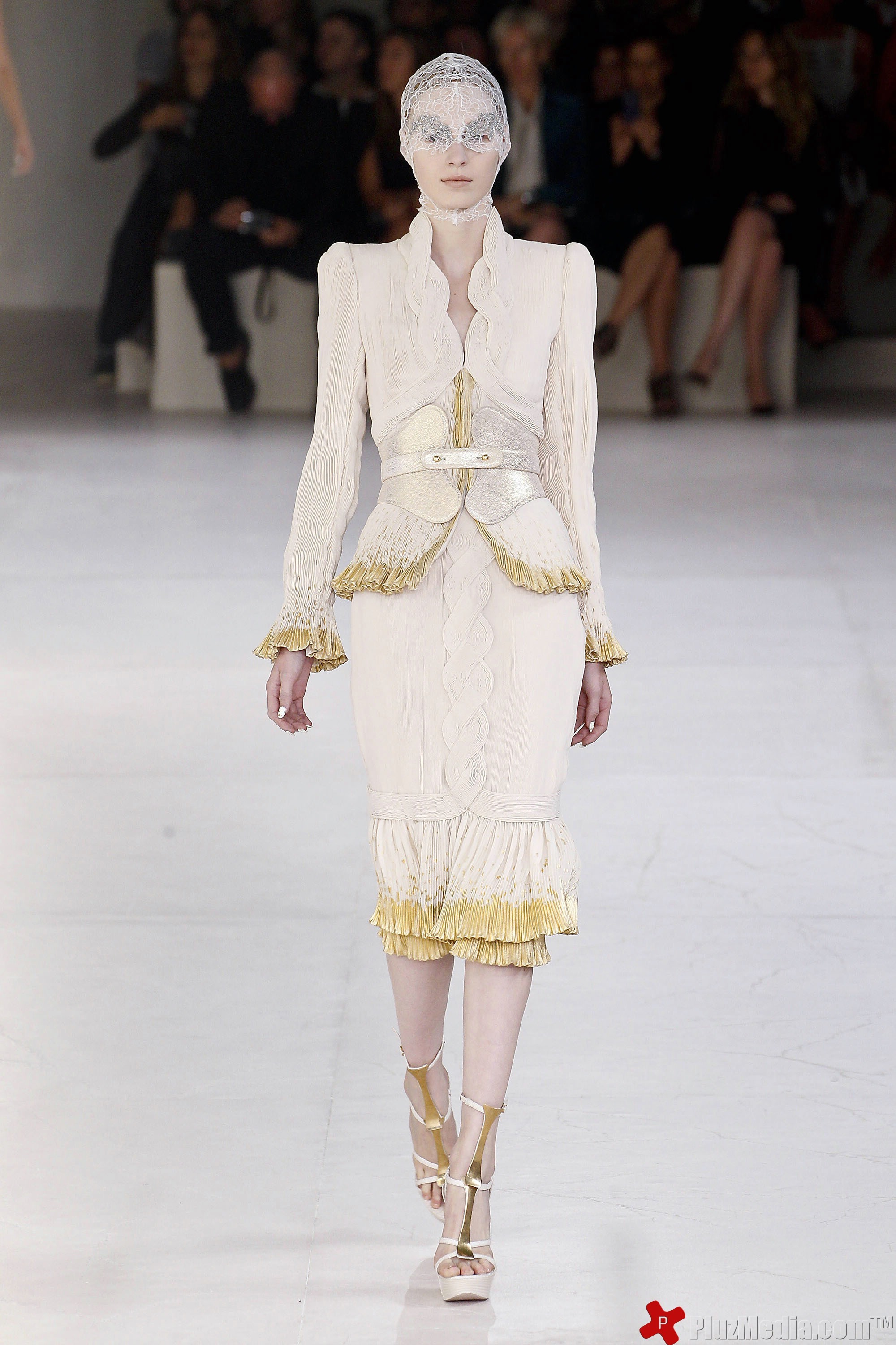 Paris Fashion Week Spring Summer 2012 Ready To Wear - Alexander McQueen - Runway | Picture 95847